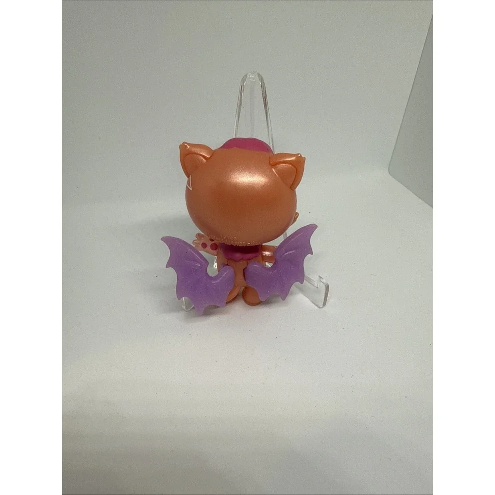 Hatchimals Glow Up Magic Dusk Collectible Figure with Glow-in-The-Dark Wings